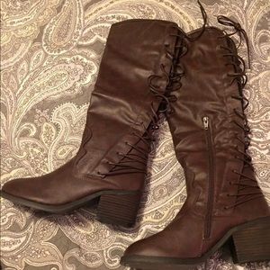 Betsyville lace up riding boots 10